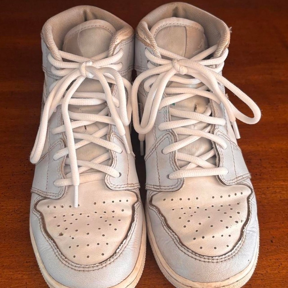 Kids Sneakers Nike Air Jordan Mids Gray and White Leather shoes - Picture 2 of 8